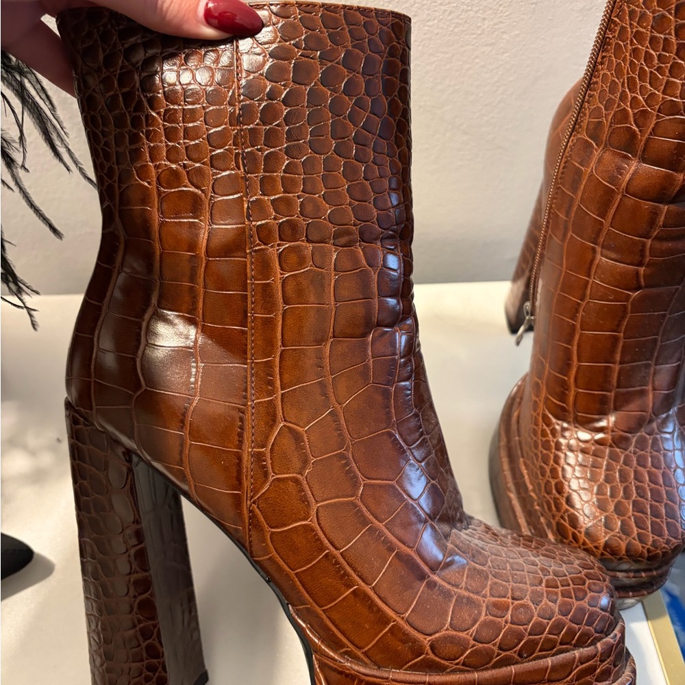 Azalea Wang Brown Crocodile-Embossed Women's Boots